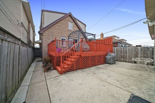 6129 Mcvicker Ave, Chicago IL 60638-4325 exterior