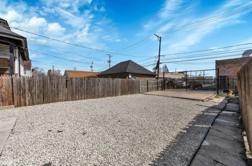 5937 Artesian Ave, Chicago IL 60645-5301 exterior