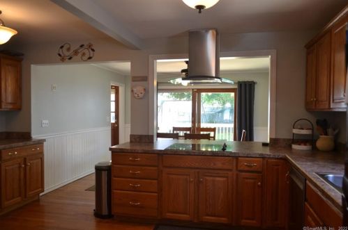 13 Holbrook St, Milford CT 06460-5133 exterior