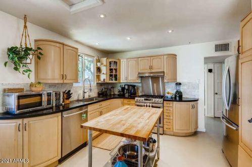 4233 17 Ave, Phoenix AZ 85027-5308 exterior