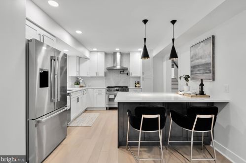 6705 Buttermere Ln, Bethesda MD  20817-1528 exterior