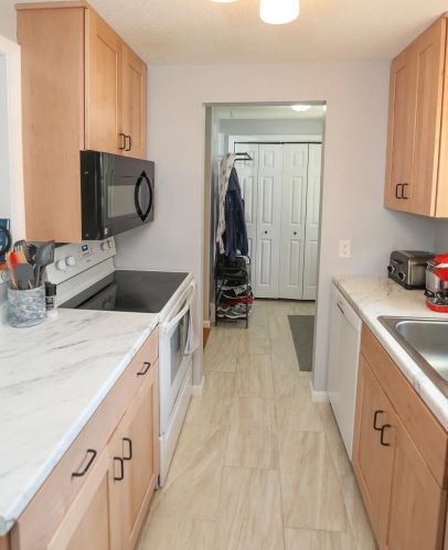 3 Whitewater Dr, Concord NH 03303-1546 exterior