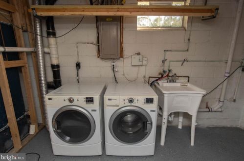 439 Ingram Ct, Glen Burnie MD 21061-6126 exterior