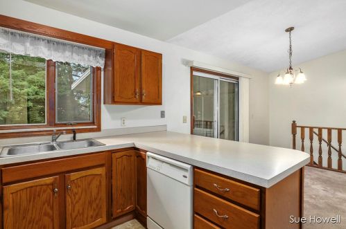 5887 Ln Casa Ct, Grand Rapids MI 49508-6295 exterior