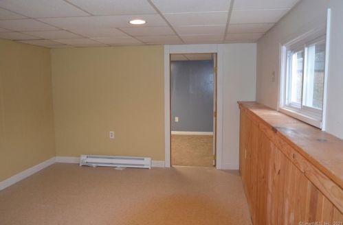 47 Heron Rd, Enfield CT 06082-4002 exterior