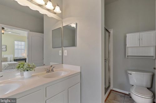 6747 Applemint Ln, Alexandria VA 22310-2649 exterior