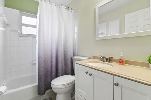 1226 7 St, Boynton Beach FL 33426-2921 exterior