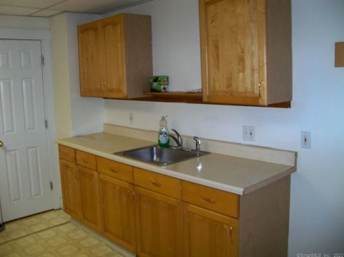 104 Meadow St, Wallingford CT 06492-3614 exterior