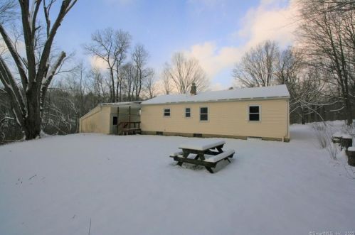 142 Hl Rd, Torrington CT 06790-2337 exterior