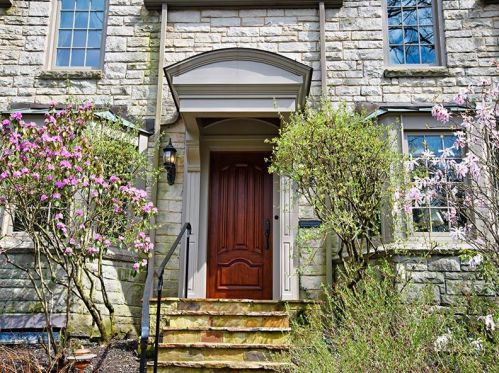 16 Forest Glen Dr, Pittsburgh, PA 15228-1513