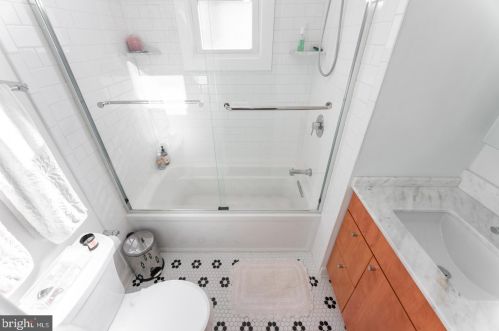 2570 Cedar St, Philadelphia PA 19125-2335 exterior