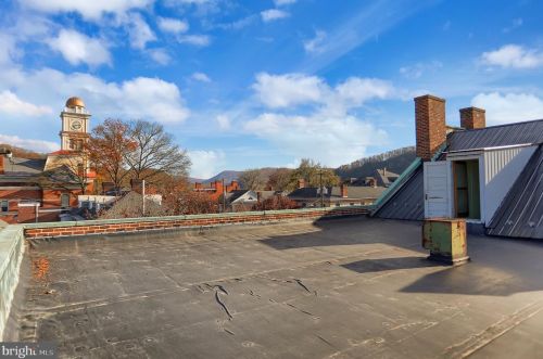 301 Penn St, Huntingdon PA 16652-1609 exterior