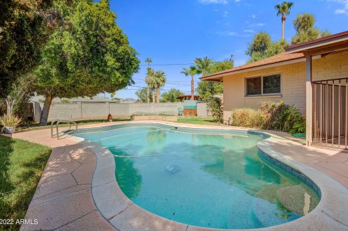 9414 34 Way, Phoenix AZ 85028-4966 exterior