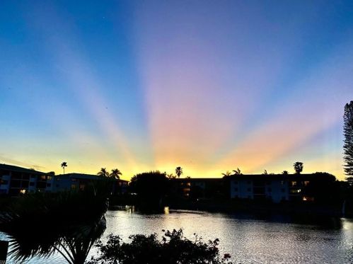 3055 Riviera Dr, Naples FL 34103-2753 exterior