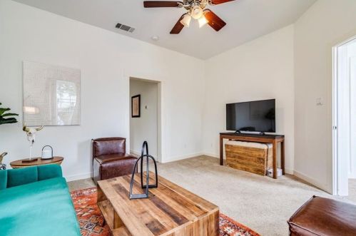 1307 Cesar Chavez St, Austin TX 78702-4403 exterior