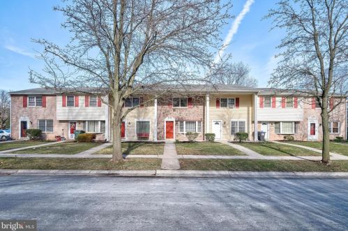 1260 Peggy Dr, Hummelstown, PA 17036-9014