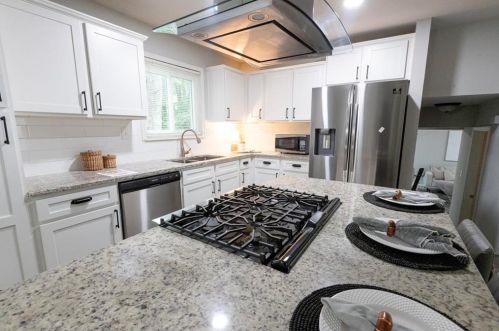 2957 Eleanor Ter, Atlanta GA  30318-6078 exterior