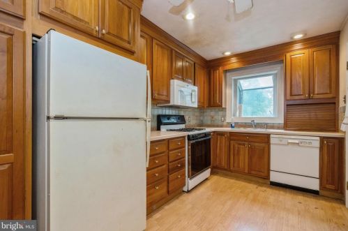 16 Morgan Ave, Riverton NJ 08077-1129 exterior