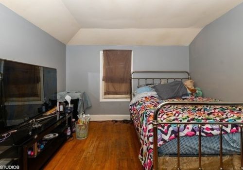 7326 Mozart St, Chicago IL 60629-3033 exterior