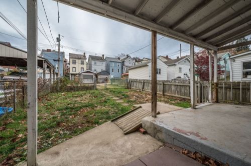 1626 Leolyn St, Pittsburgh PA  15210-3939 exterior