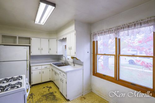 2867 Sharon Ave, Wyoming MI 49519-2519 exterior