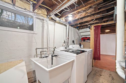 111 Chester Pkwy, Duluth MN 55805-1530 exterior