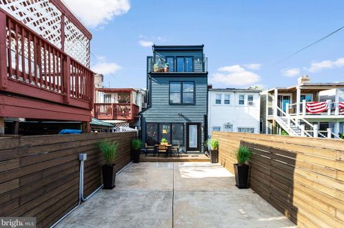 1733 Independence Ave, Washington DC  20003-1637 exterior