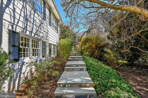 963 Saigon Rd, Mc Lean VA  22102-2118 exterior