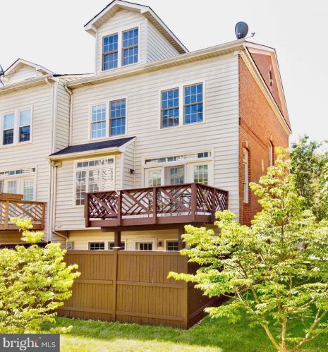 269 Murtha St, Alexandria, VA 22304-8613