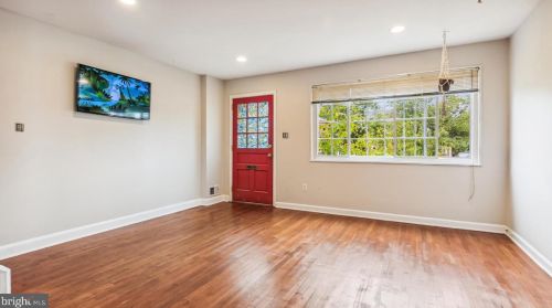 27 Garden Dr, Alexandria VA  22304-4927 exterior