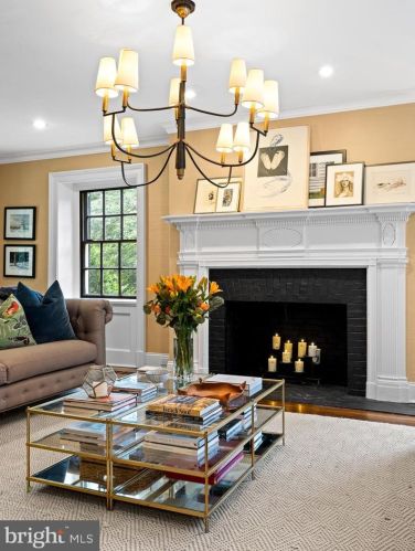 104 Mermaid Ln, Philadelphia PA 19118-3246 exterior