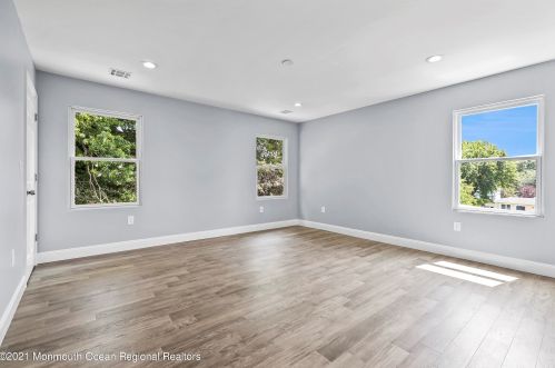 28 Twain Ave, Old Bridge NJ  08857-2110 exterior