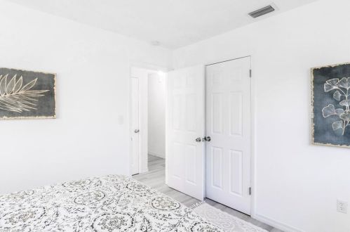 1096 Rordon Ave, Naples FL 34103-4577 exterior