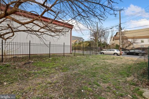 1850 Capitol Ave, Washington DC 20002-1702 exterior