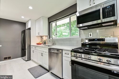 5615 Chase Ct, Alexandria VA 22312-6318 exterior