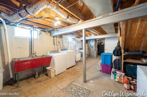 941 Northlawn St, Grand Rapids MI 49505-3717 exterior