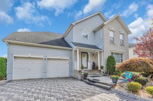 16 Dickerson Ln, Old Bridge, NJ 08857-4217