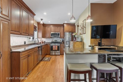 5712 Kenneth Ave, Chicago IL 60646-5907 exterior