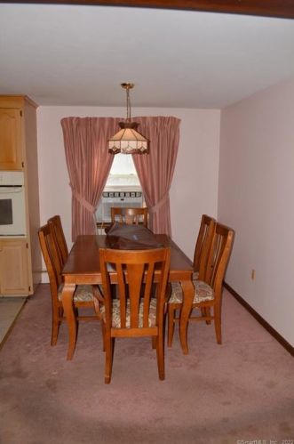 37 Douglas Dr, Enfield CT 06082-2522 exterior