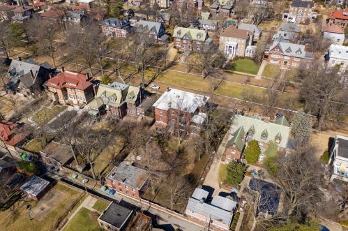 16 Kingsbury Pl, Saint Louis MO 63112-1825 exterior