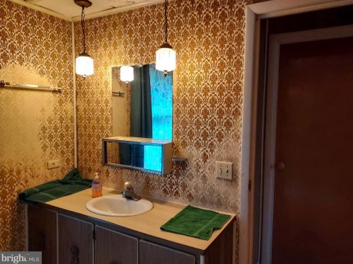 1020 Gettysburg Rd, Littlestown PA 17340-9310 exterior