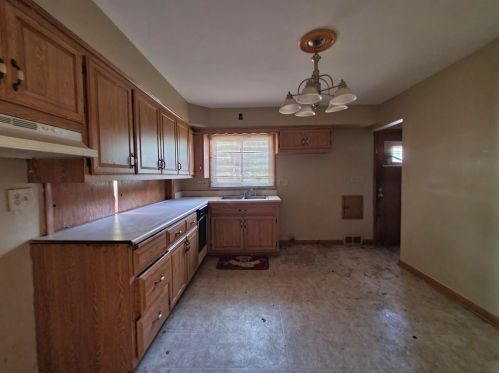 3908 65th St, Milwaukee, WI 53216-2116