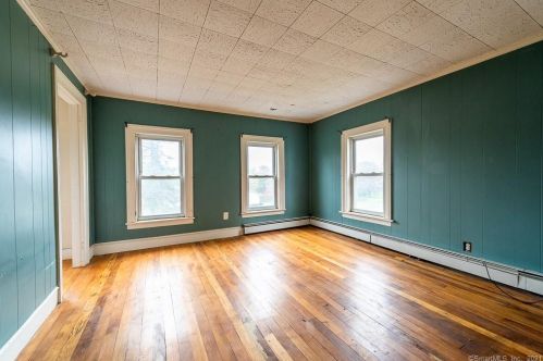 1075 Poquonock Ave, Windsor CT 06095-1234 exterior