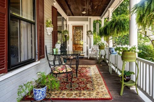 34 Cushing St, Dover, NH 03820-3639