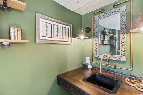 39 Eckert St, Huntington Station NY 11746-3816 exterior