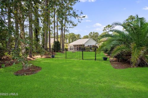 165 Pinecrest Dr, Bluffton SC 29910-7803 exterior