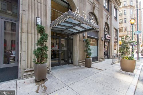 1425 Locust St, Philadelphia PA 19102-3832 exterior