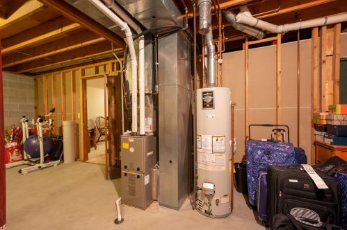 1204 Creekview Dr, Meskegon MI 49441-3259 exterior