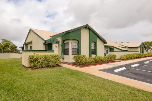 882 Monica St, Fort Pierce, FL 34953-6388