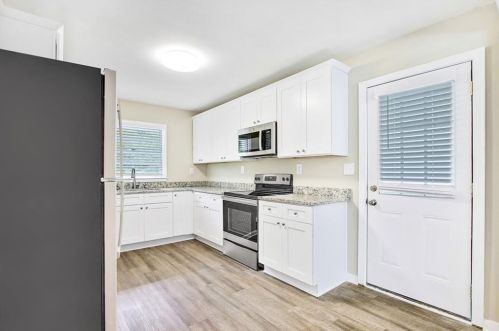 2246 Collins Dr, Atlanta GA  30344-1008 exterior